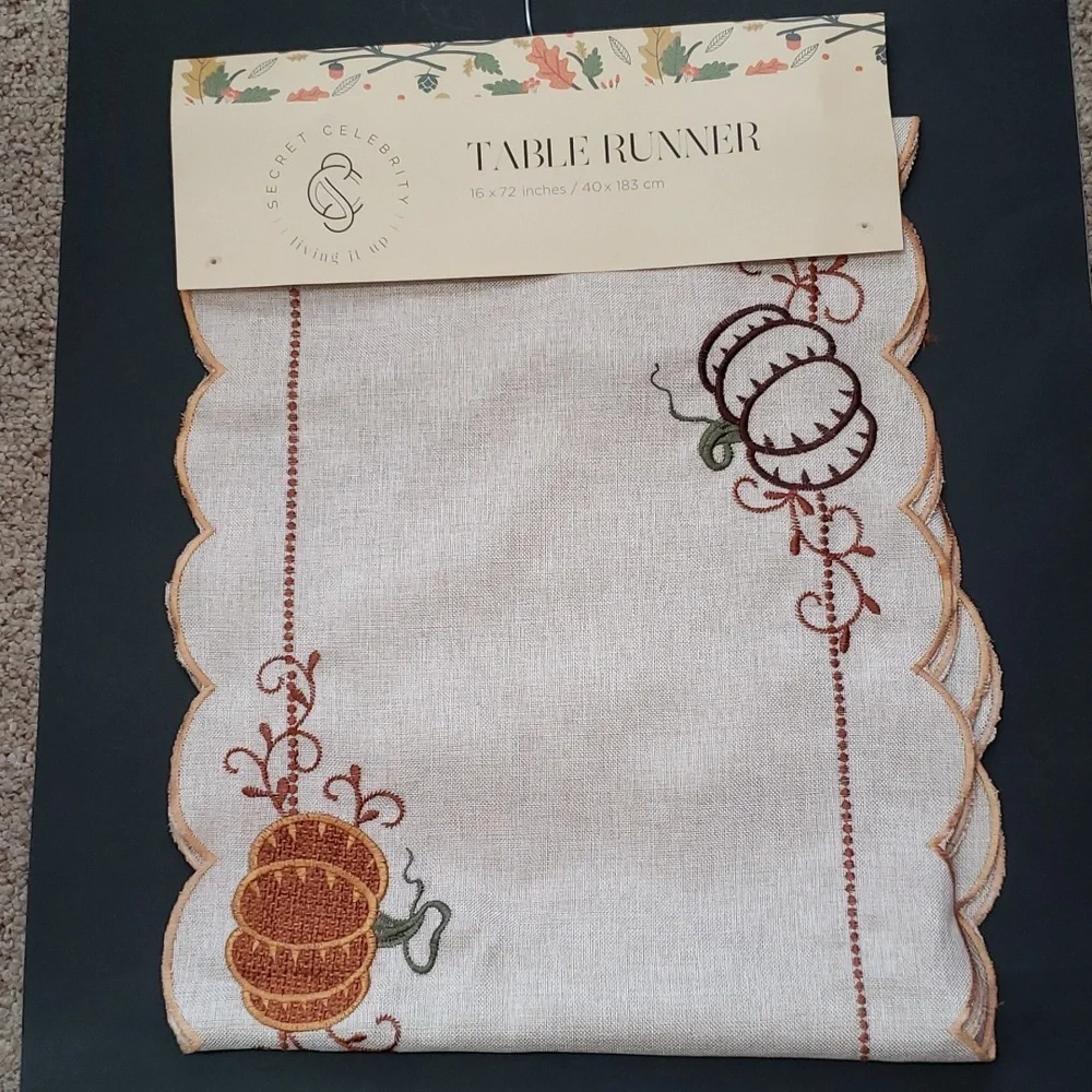 Secret Celebrity NWT Pumpkins and Leaves 72 x 16 Table Runner